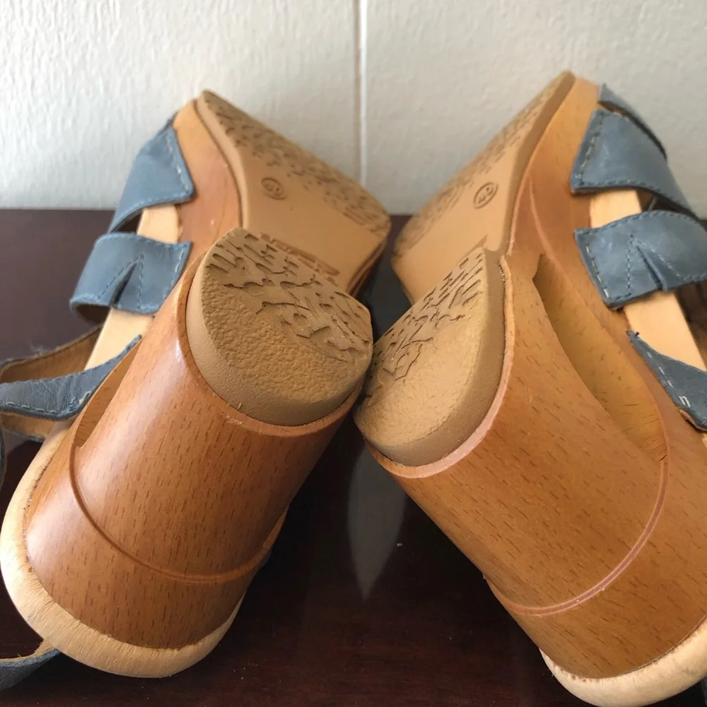 Dansko Sz 40(9.5) Blue Leather Wedge Sandals